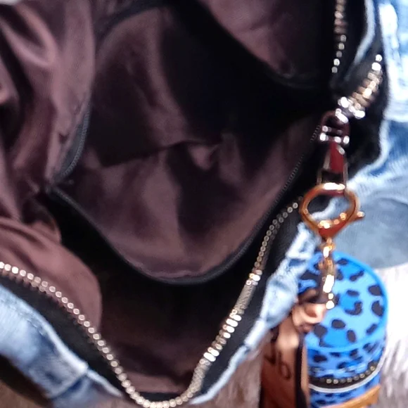 Denim Hobo Bag w/Fashion Brooches - Picture 15 of 17